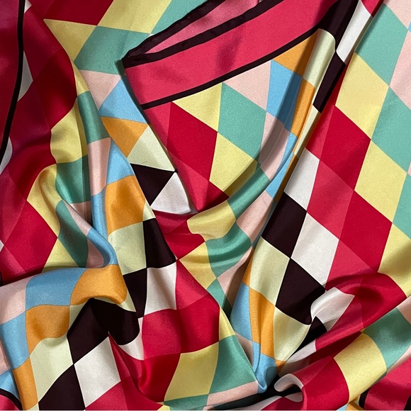 Gap Women’s Multicolored Geometric Print Shiny Satin Squared Scarf 30” - Picture 4 of 14